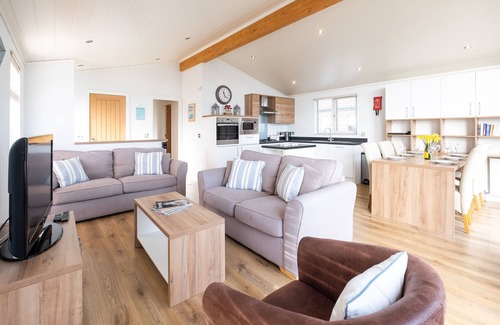 Leiston Apartment | Horizon Lodge - sleeps 6 guests in 3 bedrooms