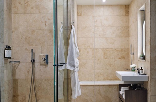SoHo Hotel | Horizon Suite at ModernHaus SoHo, Rooftop Swimming Pool, Bring Your Pets!