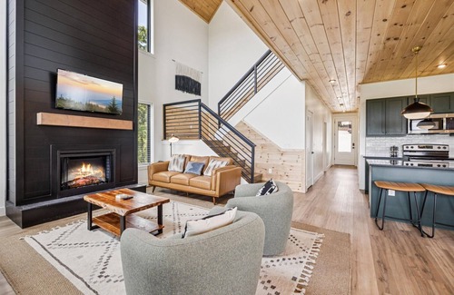 Sevierville Cabin | Horizons Ahead! New Luxury Home w/Theater & Private Pool by Beyond Expectations