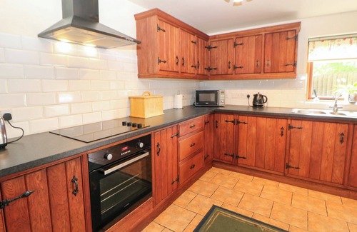 Checkley Cottage | HORSE SHOE COTTAGE, pet friendly, with a garden in Cheadle