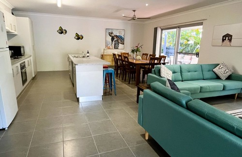 Horseshoe Bay House | Horseshoe Bay Escape - Modern 4 Bedroom Family Holiday Home