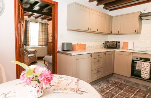 South Cave Cottage | HORSESHOE COTTAGE, romantic, character holiday cottage in South Cave