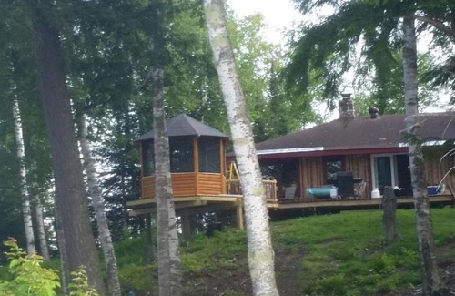 Republic House | Horseshoe Lake Cottage