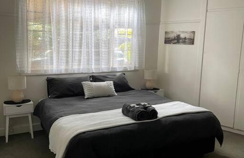 Horsham House | Horsham stayz 4 bedroom home Sleeps upto 10