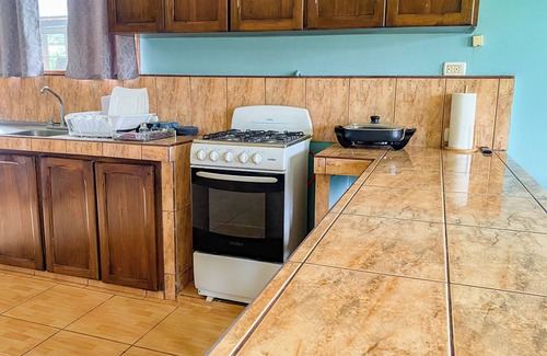 Rio Cuarto de Grecia House | Hospedaje en Río Cuarto- "Casa Selva Negra" para 4
