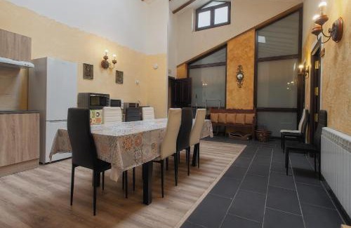 Cobreros House | Hospedería El Pico Del Fraile