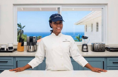 Rhyne Park Village Apartment | Hospitality Expert NSC: Beach front, Pool & Chef