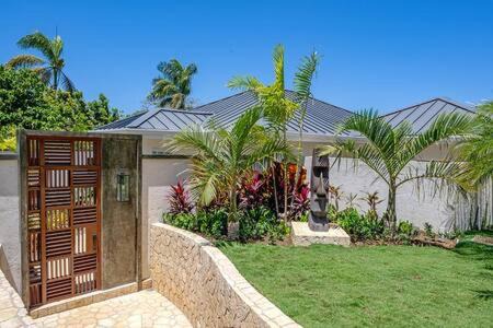 Montego Bay Villa | Hospitality Expert EDEN LUXE 1 Pool Beach Chef