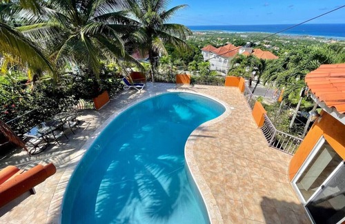 IronShore Estates Villa | Hospitality Expert Stonehenge:5BR Villa/Chef/Beach
