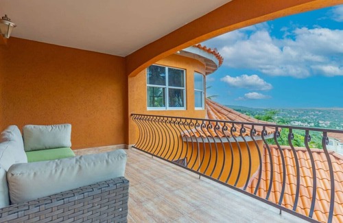IronShore Estates Villa | Hospitality Expert Stonehenge:5BR Villa/Chef/Beach