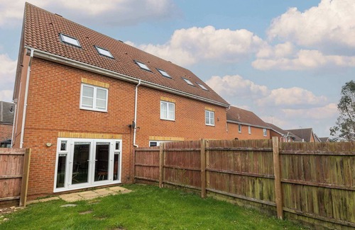 Corby House | Host & Stay | Bluebell Close