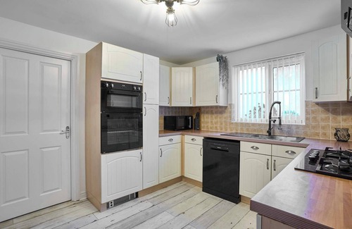 Launceston House | Host & Stay | Cherry Blossom House