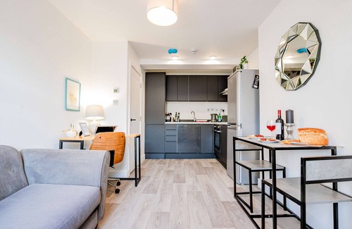 Caterham Apartment | Host & Stay | Croydon Road Apartment