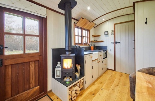 Bronllys Ski Chalet | Host & Stay | Cwch Gwenyn
