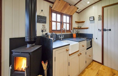 Bronllys Ski Chalet | Host & Stay | Cwch Gwenyn