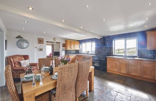 Ravenscar House | Host & Stay | Fairview House