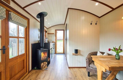 Bronllys Ski Chalet | Host & Stay | Glöyn Byw