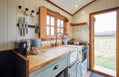 Bronllys Ski Chalet | Host & Stay | Glöyn Byw