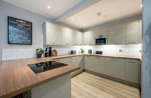 Chinatown Apartment | Host & Stay | Henry Street Chambers