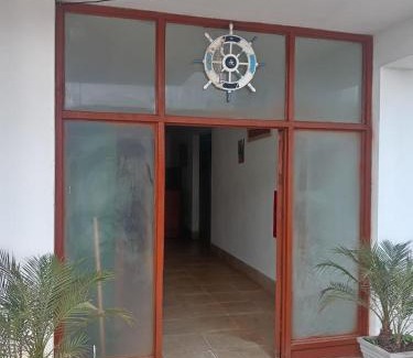 Cerro Azul House | Hostal Lobitos