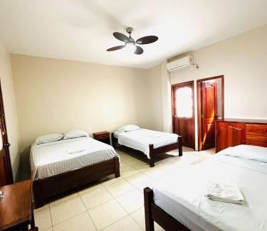 Bahia de Caraquez House | Hostal Luxuria Place