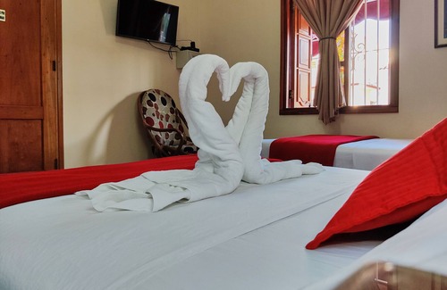 Plaza de la Revolucion House | Hostal MiraHabana