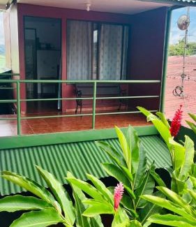 Nuevo Arenal Hotel | Hostal Nuevo Arenal downtown, private rooms with bathroom