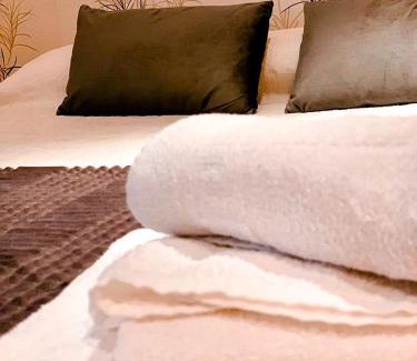 Requejo House | Hostal Restaurante MarRojo Sanabria