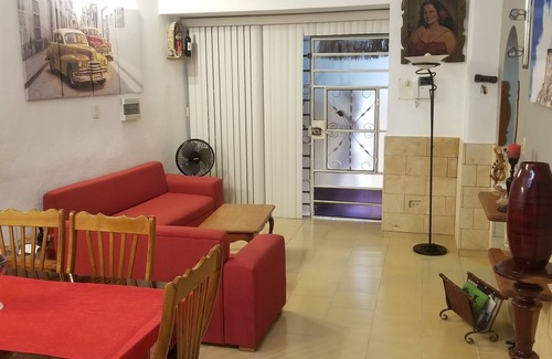 Old Havana Bed & Breakfast | Hostal Road to Plaza Vieja