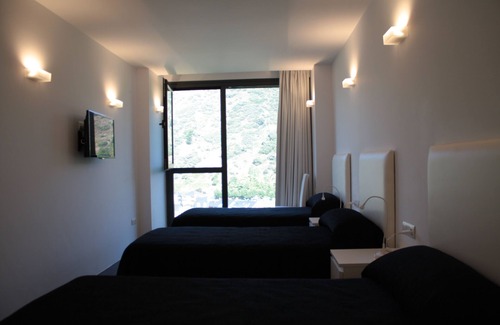 Villafranca del Bierzo Hostel | Hostal Tres Campanas