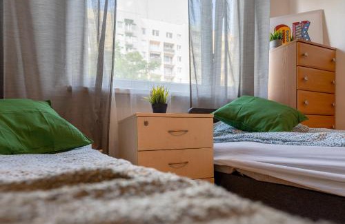 Fabryczna Hostel | Hostello Airport Budziszyńska - przytulne pokoje blisko lotniska