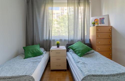 Fabryczna Hostel | Hostello Airport Budziszyńska - przytulne pokoje blisko lotniska