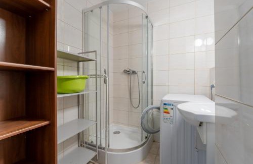 Fabryczna Hostel | Hostello Airport Budziszyńska - przytulne pokoje blisko lotniska