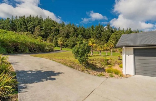 Pauanui House | Hosts on the Coast Pauanui Pines