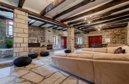 Gondalaes House | HostWise - Country Villa w/Pool, Court & Views
