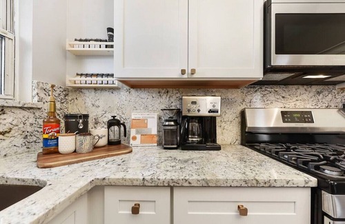 Lawrenceville House | ★ HostWise Stays ★ 4 Blocks From UPMC Children's