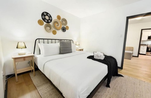 Lower Lawrenceville Apartment | HostWise Stays - Butler St - Private Entrance on Ground Floor - Lower Lawrenceville