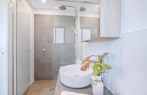Redcliffe Apartment | HOT Stylish Costal 3 ensuite apartment on Redcliffe, Brisbane