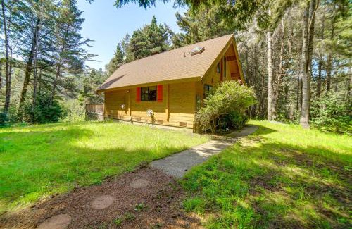 Fort Bragg House | Hot Tub, 1 Mi to Beach 12-Acre Fort Bragg Cabin!