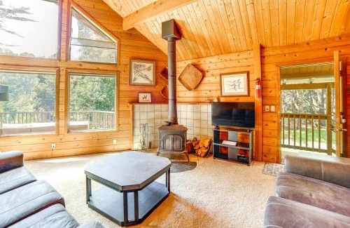 Fort Bragg House | Hot Tub, 1 Mi to Beach 12-Acre Fort Bragg Cabin!