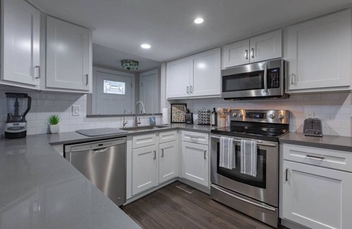 Roxborough House | Hot Tub | 2 King Beds | BBQ | Hiking | Fire Pit