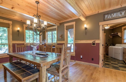 Rhododendron Cabin | Hot tub, 7acre lot, private, amazing views,pet friendly!