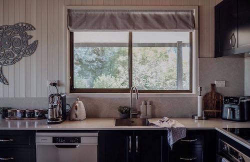 Coles Bay House | Hot tub and pet friendly!