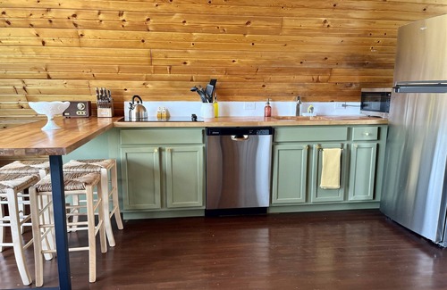 Makanda Cabin | Hot Tub A-Frame near hiking and Blue Sky Winery