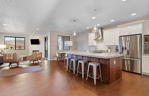 Huntsville House | Hot Tub, Air Hockey Table, Fireplace - Huntsville, Utah near Snowbasin