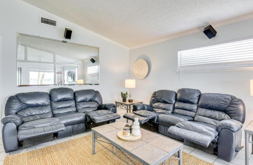 Panama City House | Hot Tub and Boat Dock Getaway on Deerpoint Lake!