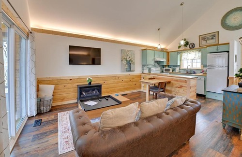 Frenchburg Apartment | Hot Tub and Fire Pit Romantic Getaway in Frenchburg