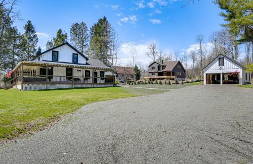 Greentown House | Hot Tub and Lake Access at Poconos Getaway!