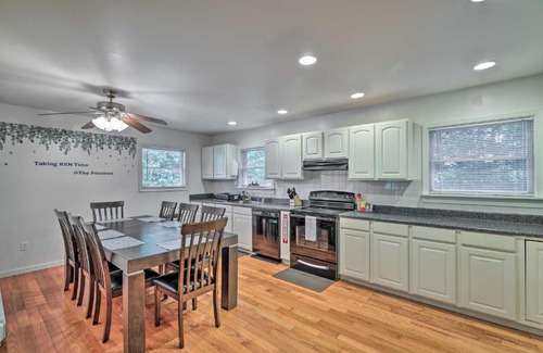 Stroudsburg House | Hot Tub and Yard Stroudsburg Home in Poconos