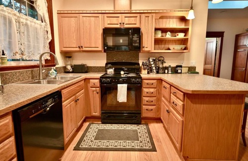 Beaver Cabin | Hot Tub, BBQ, Sol Duc River Views & Pet Friendly